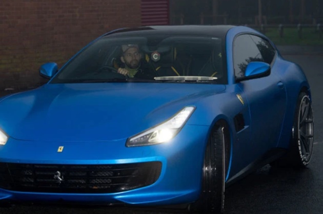  John Stones arrives at City training in new £265k Rolls Royce… but struggles to get in as security don’t recognise car - Bóng Đá