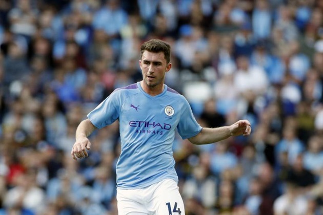 Ở vị trí trung vệ, Aymeric Laporte nghiễm nhiên chiếm suất.