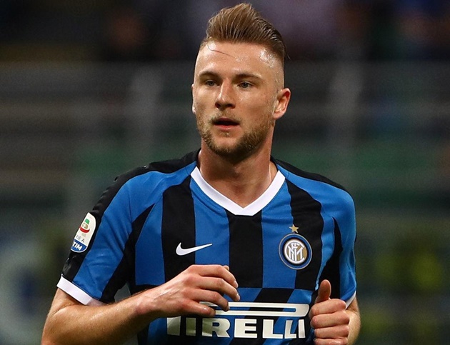 Hậu vệ phải: Milan Skriniar (60 triệu euro). Lá chắn vô cùng an toàn của Inter Milan bên hành lang phải, trong tham vọng đăng quang Europa League mùa này.