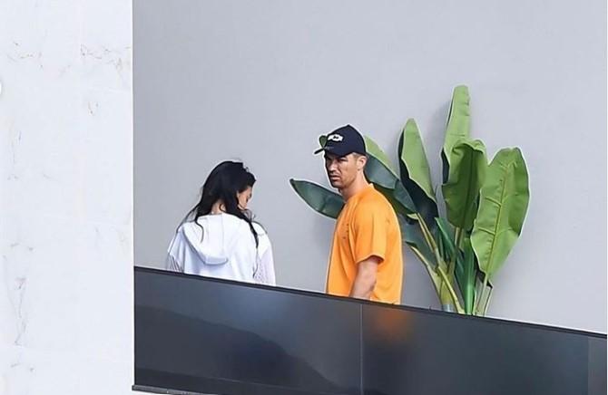 Gần đây cánh săn ảnh đã ghi lại được hình ảnh Ronaldo cùng bạn gái Georgina Rodriguez.