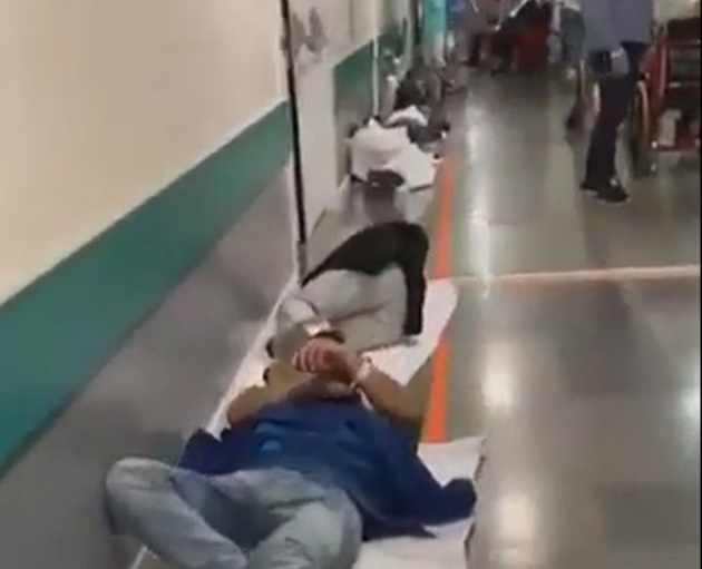 Coronavirus patients line hospital floors in Spain as death toll passes 2,000  - Bóng Đá
