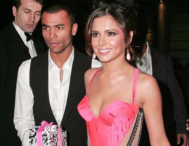 Ashley Cole attacked at home by gang of masked robbers who stole his jewellery - Bóng Đá