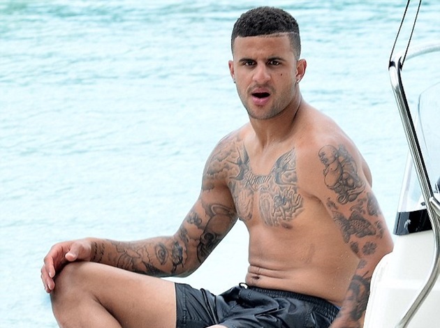 Hậu vệ: Kyle Walker. Sao Manchester City tổ chức tiệc sex cùng 1 người bạn với 2 gái gọi giữa mùa dịch và phải công khai xin lỗi.