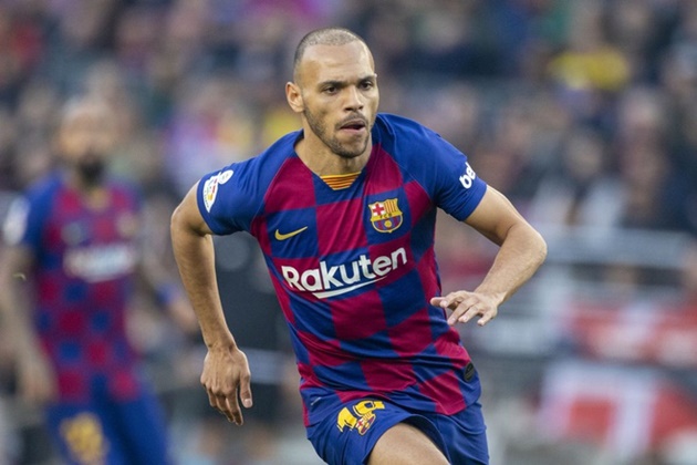 Màn tái xuất của "sát thủ" 33 tuổi có thể sẽ rất quan trọng với Barca nếu các giải đấu trở lại, trong bối cảnh Antoine Griezmann chưa là chính mình, còn phương án "chữa cháy" Martin Braithwaite vẫn đang phải tìm kiếm bàn ra mắt CLB mới.
