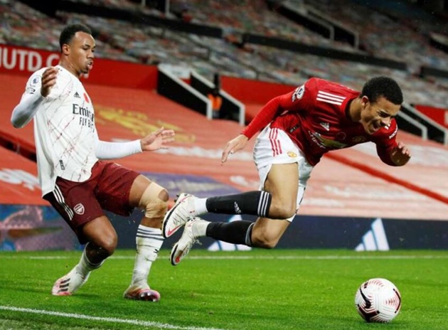 Man Utd chief Ed Woodward held Gabriel Magalhaes meeting as Arsenal expose transfer error - Bóng Đá