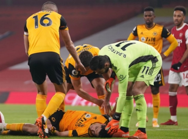 Raul Jimenez sees Wolves team-mates for first time since horror fractured skull as striker visits training ground - Bóng Đá