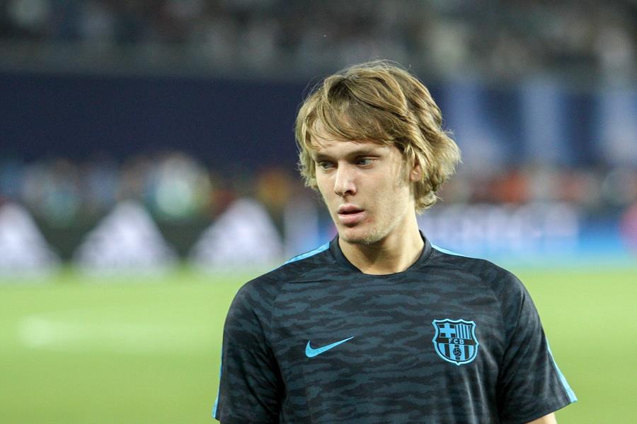 Alen trong màu áo Barca 3 năm trước.