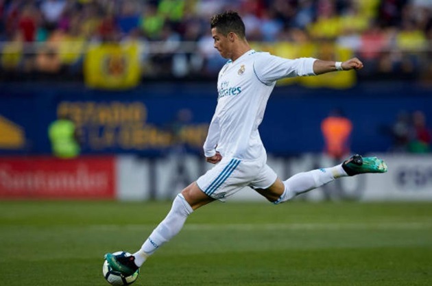 Cả chủ và khách đều không còn mục tiêu phấn đấu tại La Liga, nên trận đấu diễn ra một cách cởi mở. Cristiano Ronaldo trở lại sung sức sau chấn thương ở trận siêu kinh điển. Bóng mới lăn được vài phút, siêu sao người Bồ Đào Nha đã thử tài thủ môn đối phương bằng một cú nã đại bác từ ngoài vùng cấm.