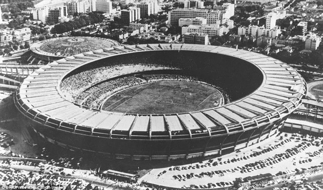 Thánh địa của người Brazil, Maracana kín chỗ trước trận chung kết World Cup 1950. Ảnh: Pinterest.