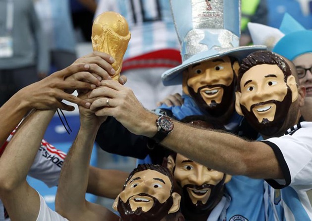 Những hình ảnh hài hước nhất tại World Cup 2018 - Bóng Đá