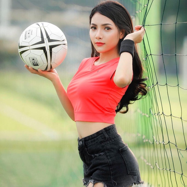 "Không biết nói gì hơn vì các cầu thủ năm nay đá quá xuất sắc, xem mà muốn rụng tim", tác giả Linda Lee.