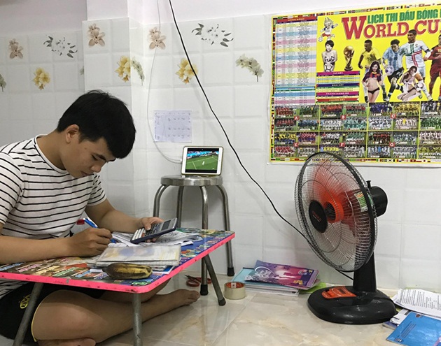 "Thi thì năm nào cũng có còn WC thì...", tác giả Tạ Văn Duy.
