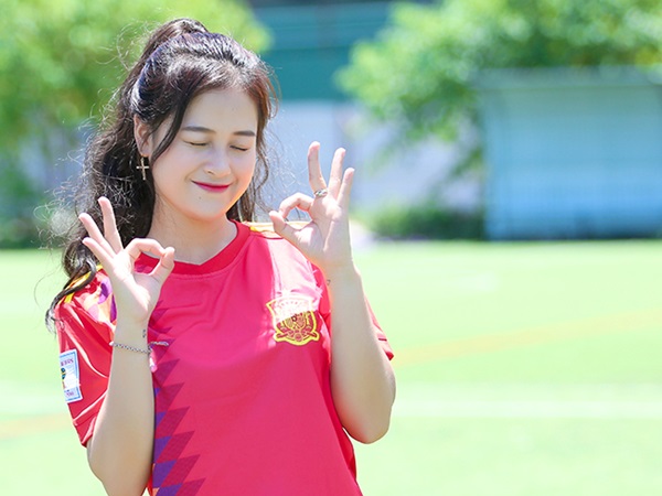 Thu Kiều hy vọng, Tây Ban Nha chỉ phải đối đầu với chủ nhà Nga thì cơ hội vào vòng tứ kết sẽ sáng sủa. "Diego Costa sẽ ghi bàn vào lưới đội tuyển Nga và tỷ số sẽ là 3 - 1 nghiêng về Tây Ban Nha", cô nàng dự đoán.