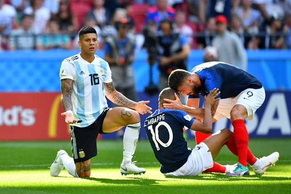 Mbappe gây sốt với pha bứt tốc khó tin trong trận thắng Argentina - Bóng Đá
