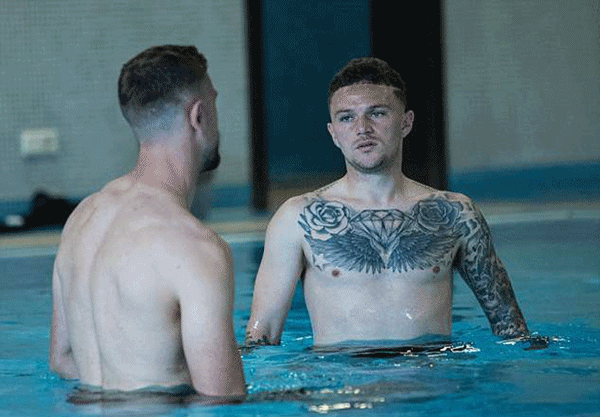 Henderson và chân chuyền Kieran Trippier trong khách sạn Repino.