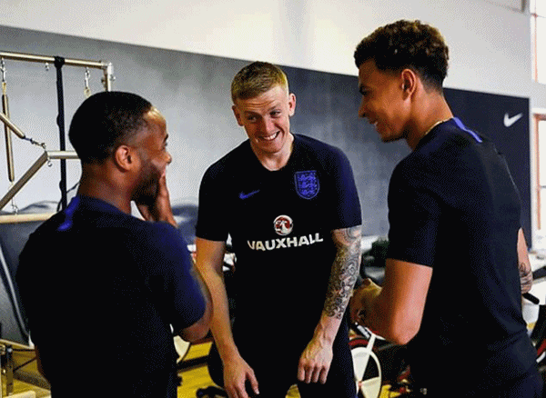 Thủ thành Jordan Pickford đầy hưng phấn sau khi trở thành người hùng trong loạt đá luân lưu cân não với ĐT Colombia vừa rồi.