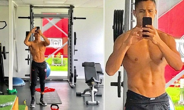 Ngoài những giờ tập chuyên môn, nam cầu thủ cũng dành nhiều thời gian cho việc tập gym.