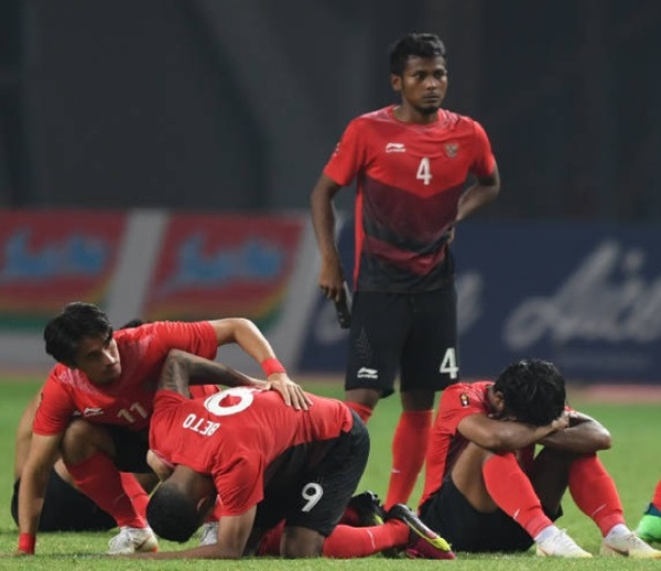 Trước trận đấu, báo chí xứ vạn đảo đánh giá UAE không quá đáng ngại và Olympic Indonesia có thể giành chiến thắng. Tuy nhiên, sự chủ quan đã khiến thầy trò HLV Luis Milla phải trả giá. Với thất bại chung cuộc 3-4 trên loạt sút luân lưu, ĐT Olympic Indonesia phải dừng bước ở vòng 1/8 môn bóng đá nam của Á vận hội và không thể hoàn thành mục tiêu đề ra trước thềm giải đấu là lọt tới vòng bán kết.