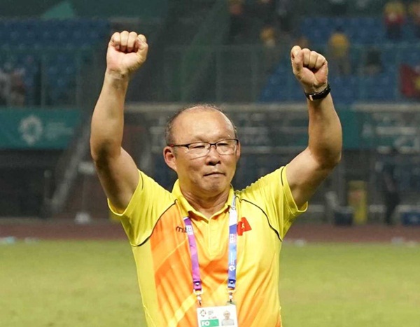 Với người hâm mộ bóng đá Việt bây giờ, thầy Park mới là "người đặc biệt".