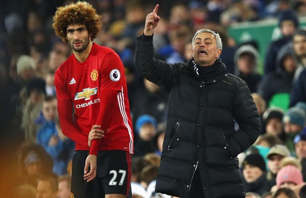 Liên tục "dựa dẫm" cho Fellaini, Mourinho đang cho thấy một sự cùng quẫn và bế tắc trong chiến thuật.