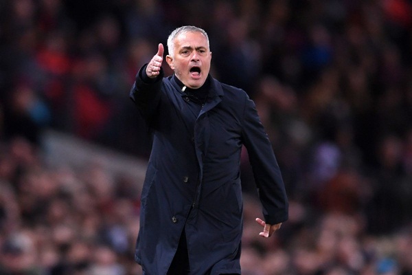 MU đang là con tin của Mourinho.