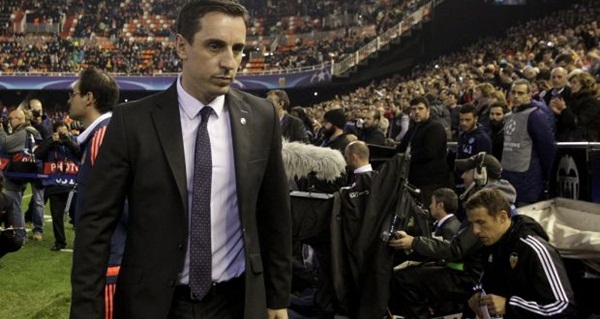 Trước đây, Gary Neville cũng đã thử và... thất bại trên chiếc ghế nóng ở Valencia.