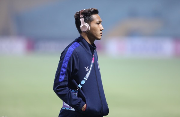 Chan Vathanaka phải ngồi dự bị trong trận đấu ngày hôm qua. Ảnh: Minh Chiến