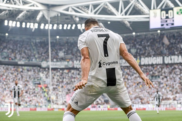 Những CĐV Juve giờ đã coi Ronaldo là thần tượng. Ảnh: Juventus.