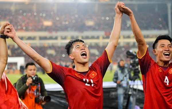 Vô địch AFF Cup là chiến công ngọt ngào với Đình Trọng. Ảnh: Việt Hùng.