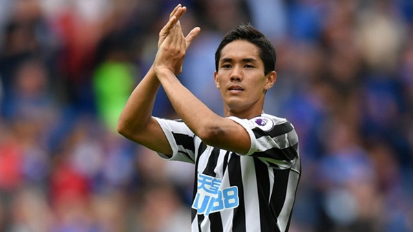 Yoshinori Muto (Newcastle United, Nhật Bản): Muto ban đầu không nằm trong kế hoạch của HLV Hajime Moriyasu ở Asian Cup 2019. Dẫu vậy, chấn thương của Takuma Asano vô tình mở ra cơ hội cho tiền đạo của Newcastle. Ở mùa giải đầu tiên tại Ngoại hạng Anh, dấu ấn lớn nhất của Muto nằm ở bàn thắng vào lưới MU. Đó cũng là pha lập công duy nhất của Muto tính đến nay.