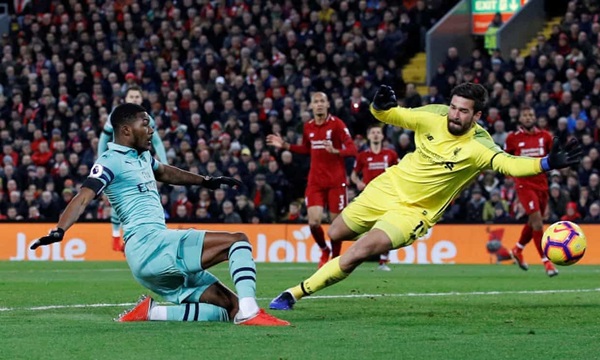 Maitland-Niles và Arsenal đã chọc phải tổ kiến lửa Liverpool.
