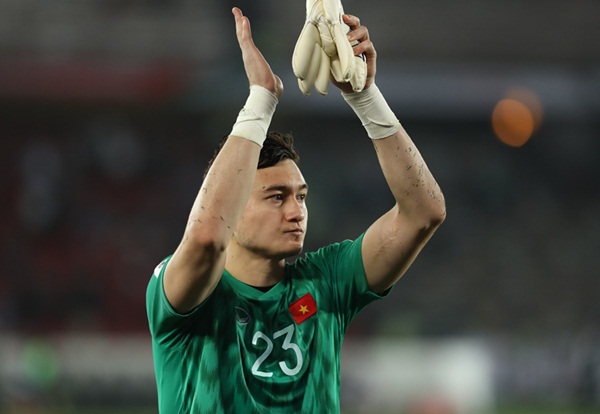 Đặng Văn Lâm và đồng đội chịu trận thua đáng tiếc trước Iraq ở Asian Cup 2019. Ảnh: Minh Chiến.