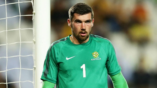 Matt Ryan (Australia - 8 triệu bảng): Mùa hè 2017, sau màn trình diễn ấn tượng trong màu áo CLB Genk của Bỉ, Matt Ryan được đội bóng mới thăng hạng Premier League khi ấy là Brighton chiêu mộ với mức giá 8 triệu bảng. Lúc này, so với những gì Ryan đã làm được, đây rõ ràng là mức giá quá hời cho đội bóng nước Anh. Thủ thành này thậm chí còn được MU liên hệ như một phương án thay thế David De Gea, người khả năng cao sẽ rời Old Trafford mùa hè này.
