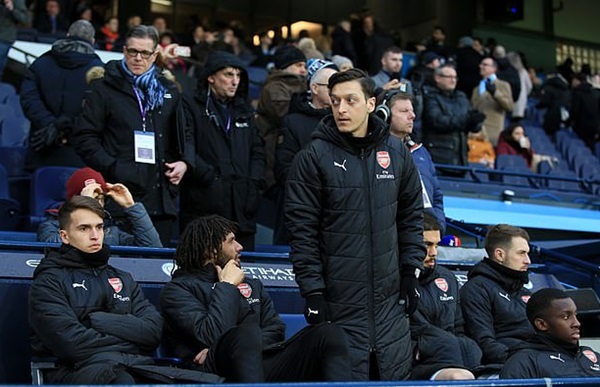 HLV Unai Emery méo mặt vì Arsenal lại hà tiện - Bóng Đá
