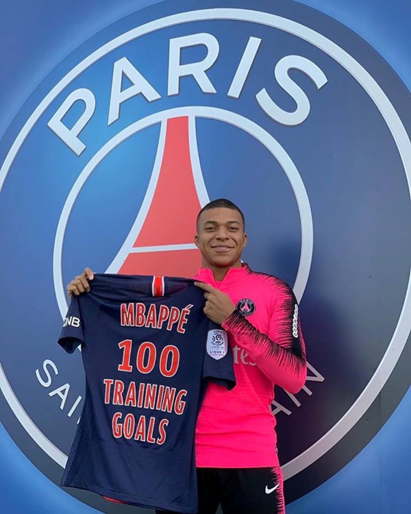 Mbappe bị chỉ trích vì ăn mừng bàn thắng thứ 100 trên sân tập - Bóng Đá