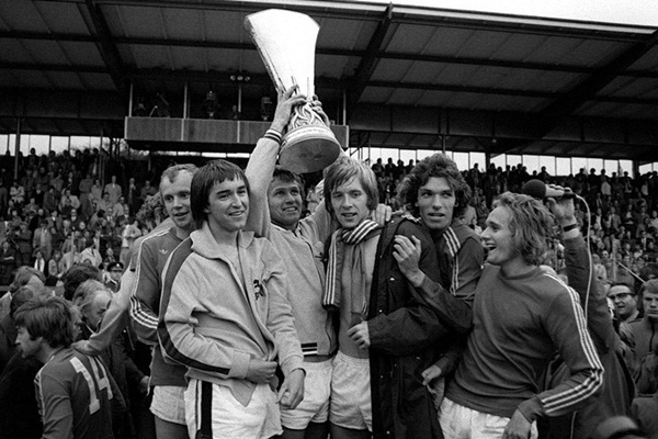 Gladbach từng vô địch cúp UEFA 2 lần. Ảnh: Getty Images.