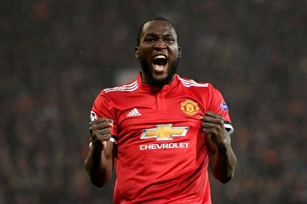 Lukaku đá lệch cánh sẽ gây đột biến và hỗ trợ đồng đội tốt hơn.