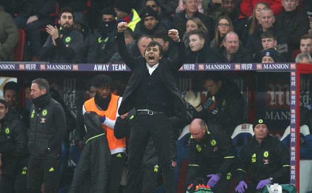 Conte ăn mừng chiến thắng bằng sự nhiệt huyết như mọi khi.