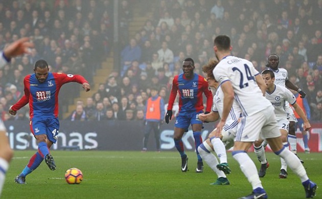 Pucheon có pha dứt điểm chệch cột ở phút 21.