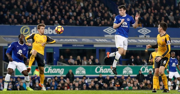 Không chiến là vũ khí lợi hại của Everton.