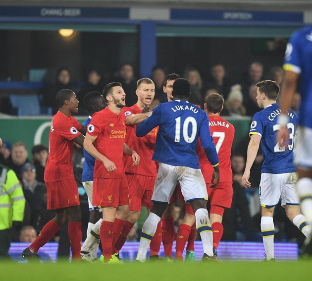 Trận derby lúc nào cũng trong tình trạng căng thẳng.