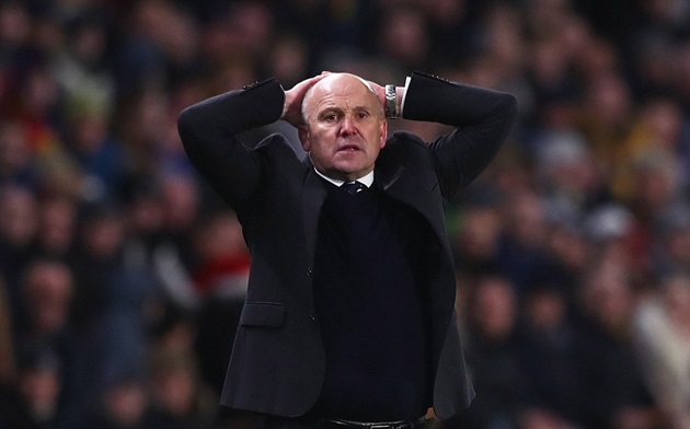 HLV của Hull City rõ ràng có lí do để tiếc nuối khi họ đã chơi tốt cho đến phút 72.