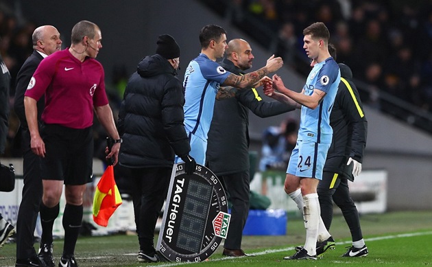 Kolarov là người được tung vào để thế chỗ.