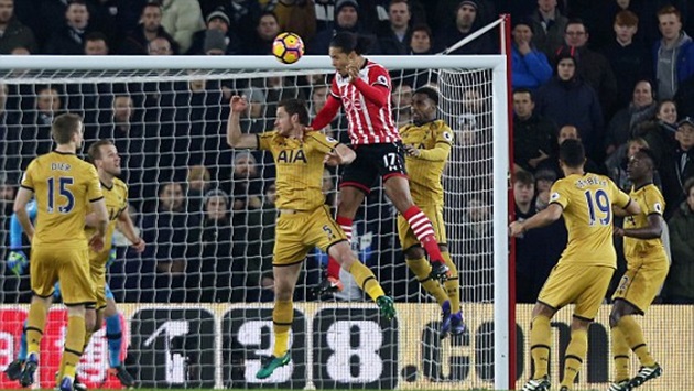 Virgil Van Dijk mở tỉ số ngay từ phút thứ 2 cho đội chủ nhà.