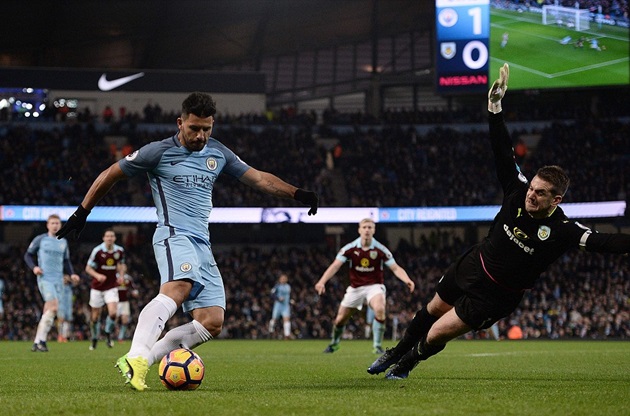 Aguero cũng ghi dấu ấn sau khi được tung vào sân.