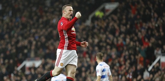 Rooney đã sánh ngang kỉ lục ghi bàn của huyền thoại Sir Bobby Charlton