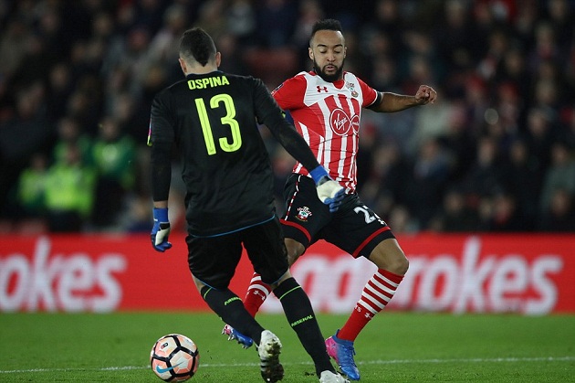 Đương nhiên, Ospina là người nhàn hạ nhất trận đấu.