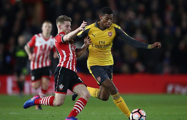 Reine-Adelaide chơi khá chững chạc ở khu trung tuyến.