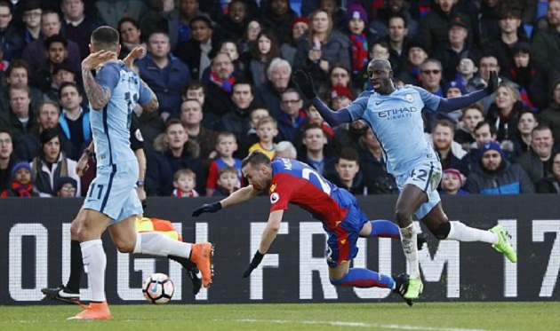 The Citizens đã quán xuyến khá ổn khu trung tuyến.