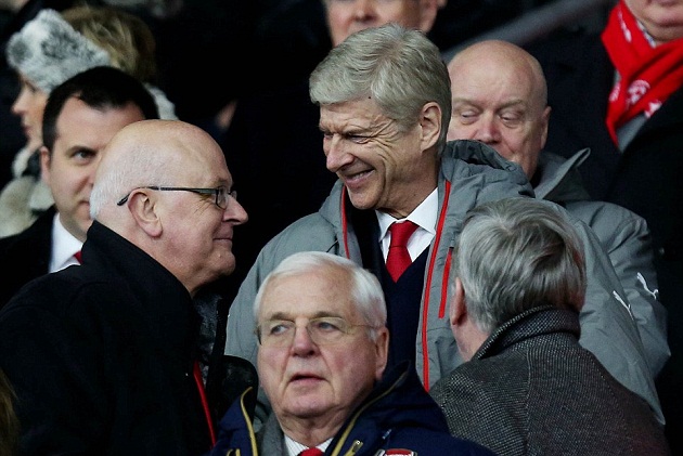 Ông Wenger phải ngồi trên khán đài vì án phạt của FA.